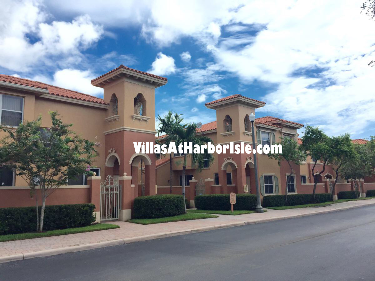 Villas at Harbor Isles community exterior